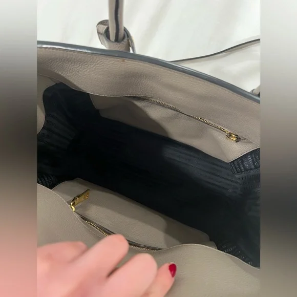 Prada Vitello Grain Grey Leather Tote, BN2829 - Picture 3 of 9